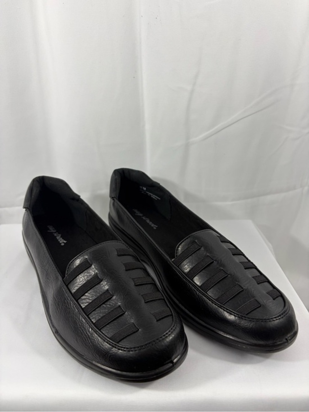 NWT Easy Street Women's Size 11 Black Flats